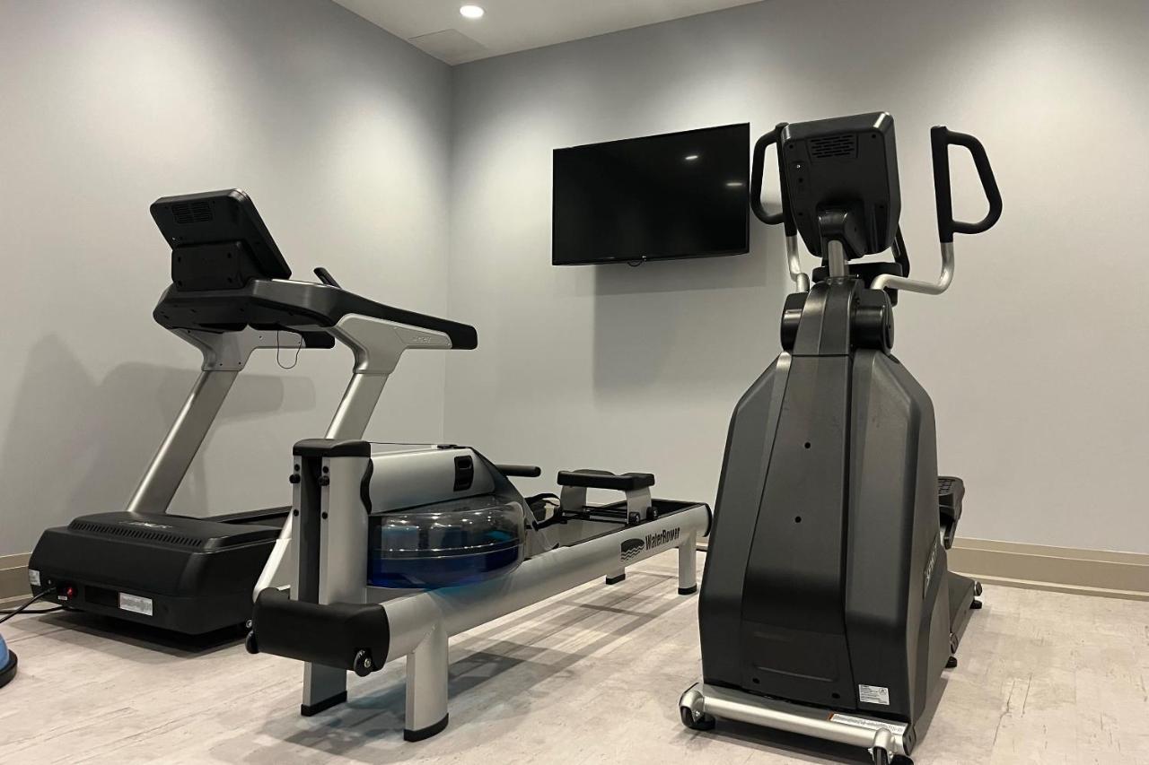 124 On Queen Hotel & Spa Niagara-on-the-Lake ภายนอก รูปภาพ A treadmill and elliptical trainer