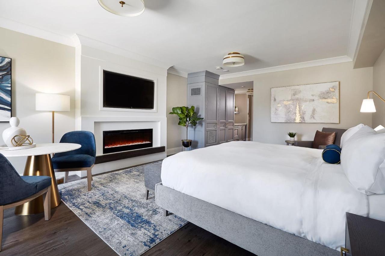 124 On Queen Hotel & Spa Niagara-on-the-Lake ภายนอก รูปภาพ A guest room at the Hotel at Old Sugar Mill