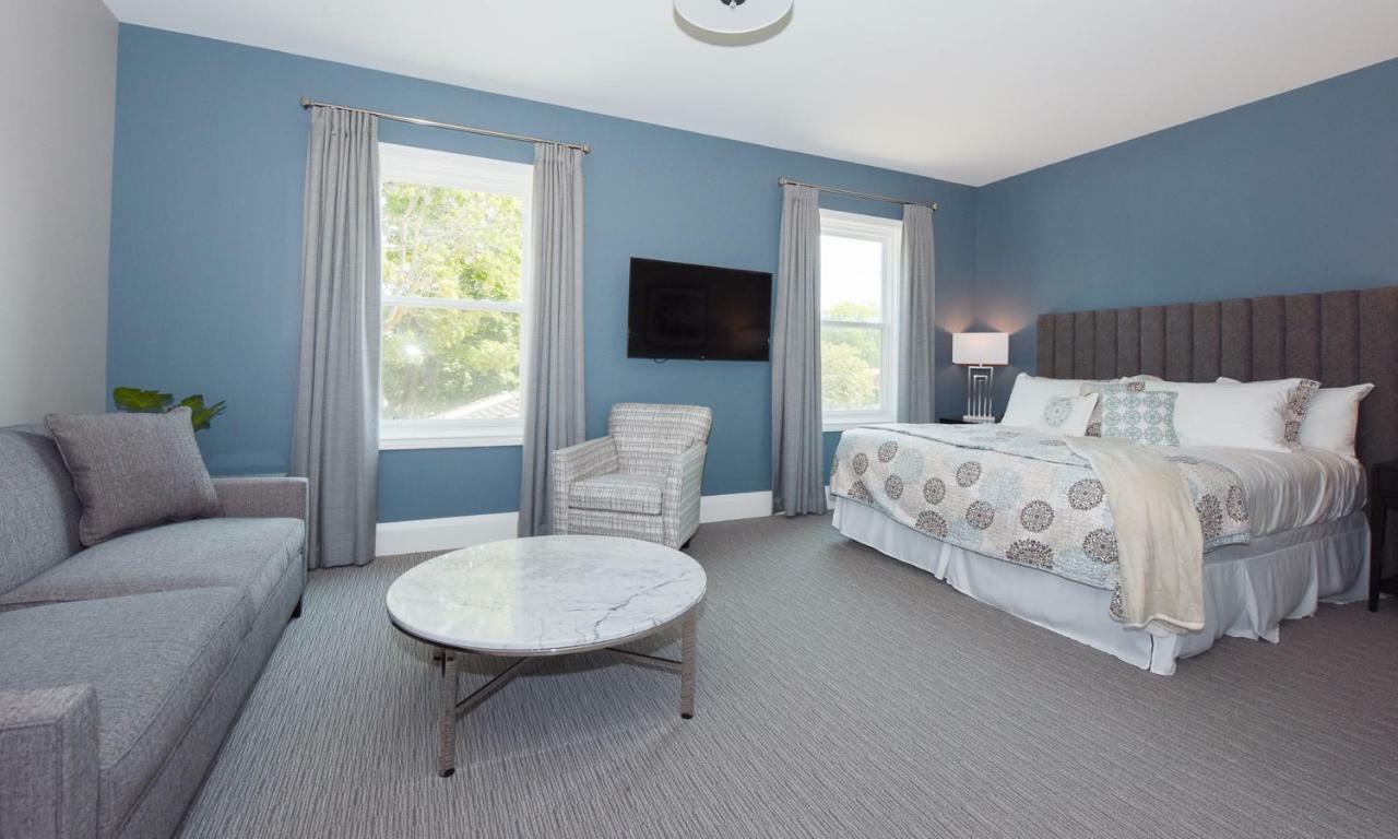 124 On Queen Hotel & Spa Niagara-on-the-Lake ภายนอก รูปภาพ A room at the Inn at the Opera