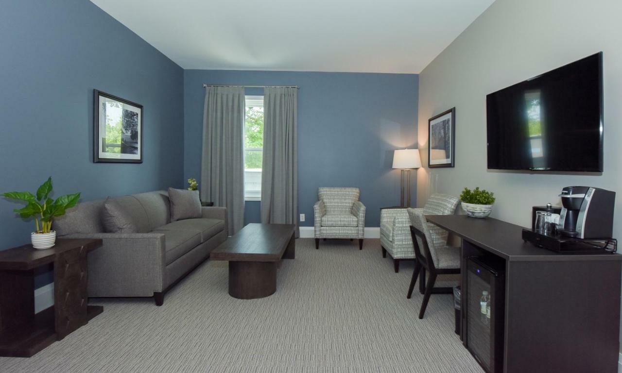 124 On Queen Hotel & Spa Niagara-on-the-Lake ภายนอก รูปภาพ A typical hotel room