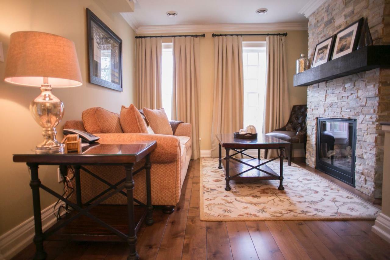 124 On Queen Hotel & Spa Niagara-on-the-Lake ภายนอก รูปภาพ A living room in a home