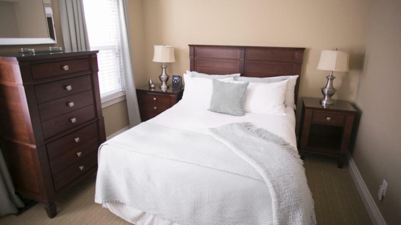 124 On Queen Hotel & Spa Niagara-on-the-Lake ภายนอก รูปภาพ A bedroom