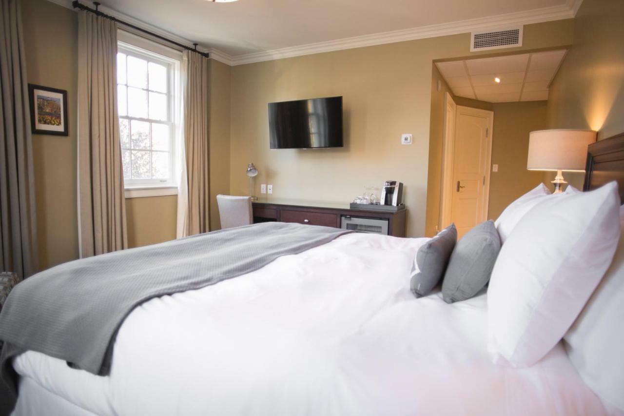 124 On Queen Hotel & Spa Niagara-on-the-Lake ภายนอก รูปภาพ A room at the Inn at 97W